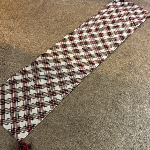 Holiday table Runner - mud pie - Picture 3 of 7